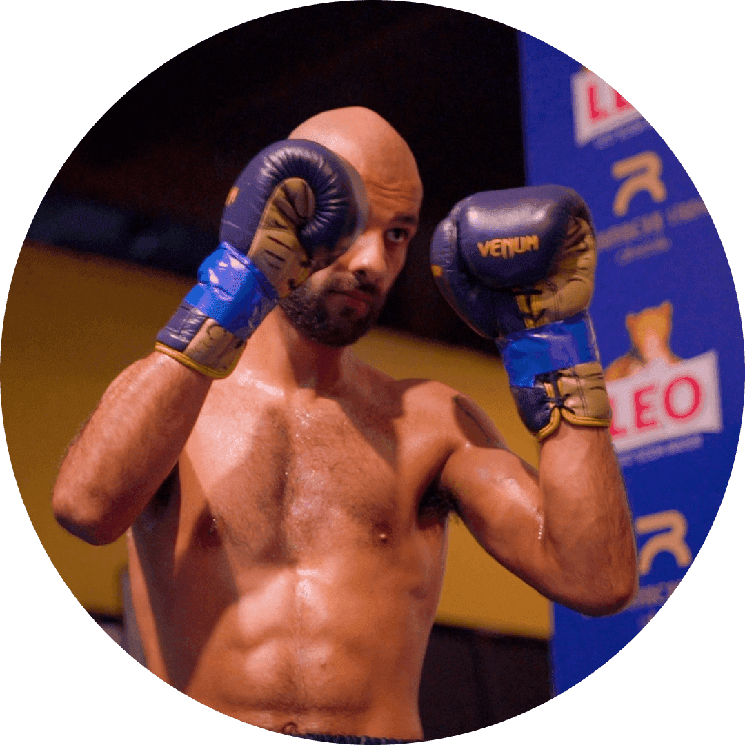 Entraîneur de Muay Thai au camp en Thaïlande Saiyok